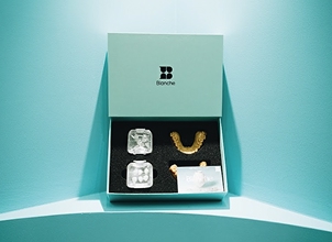 블랑쉬 치과의 라미네이트 구성품이 담긴 치료 패키지 박스