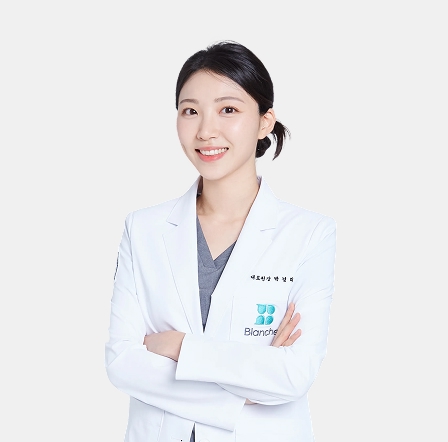 블랑쉬치과 교정과 전문의 박경리 원장이 정밀한 치아교정 설계를 담당하는 의료진 프로필 이미지